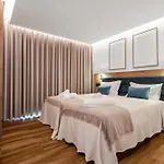 Luxury Seafront Escape I 카니살