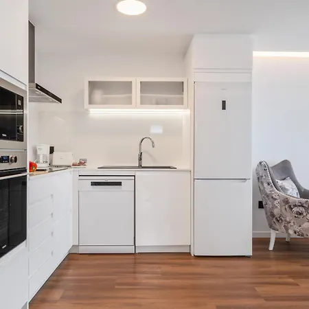 Luxury Seafront Escape I