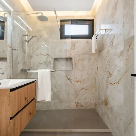 Luxury Seafront Escape I * Канисал