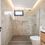 Luxury Seafront Escape I *