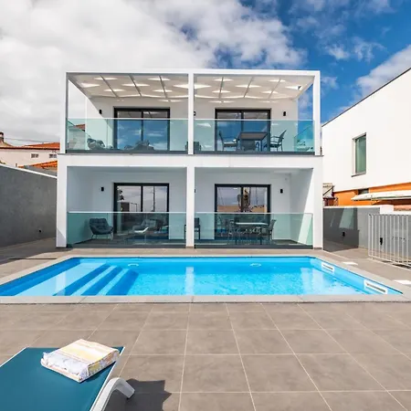 Luxury Seafront Escape I Lägenhet *