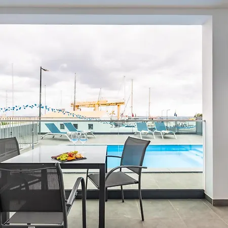 Luxury Seafront Escape I Lägenhet *