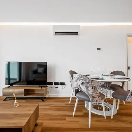 Luxury Seafront Escape I Lägenhet *