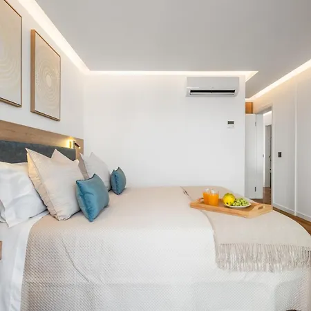 Luxury Seafront Escape I Lägenhet