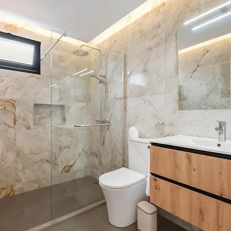 Luxury Seafront Escape I