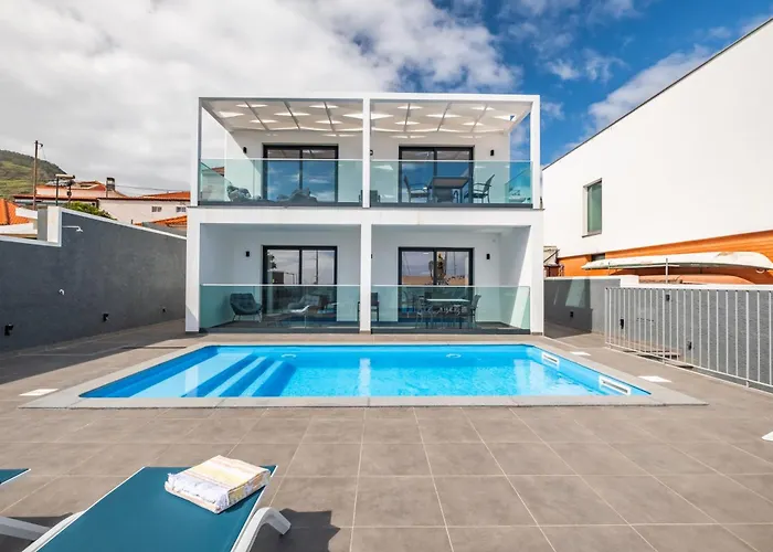 Luxury Seafront Escape I Apartment *