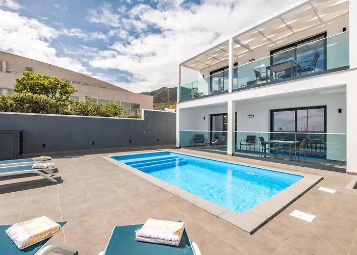 Luxury Seafront Escape I Apartment *