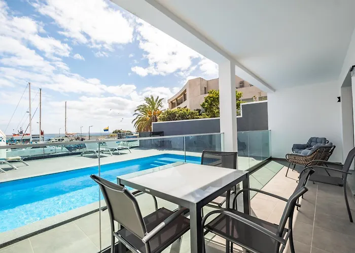 Luxury Seafront Escape I