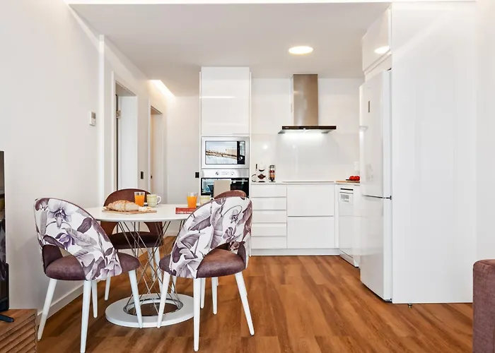 Apartment Luxury Seafront Escape I *