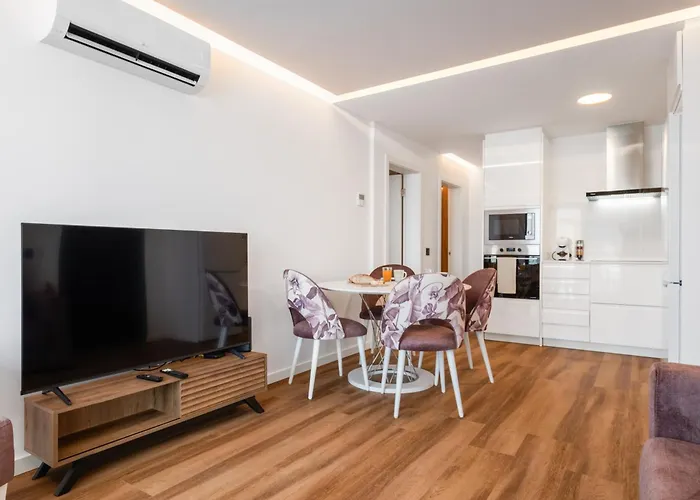 Luxury Seafront Escape I Appartamento