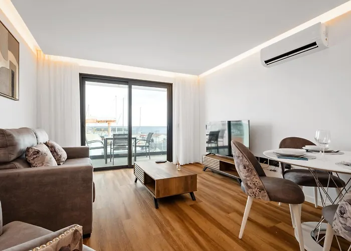 Apartment Luxury Seafront Escape I *