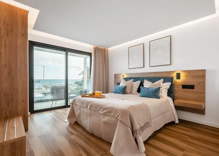 Apartment Luxury Seafront Escape I *