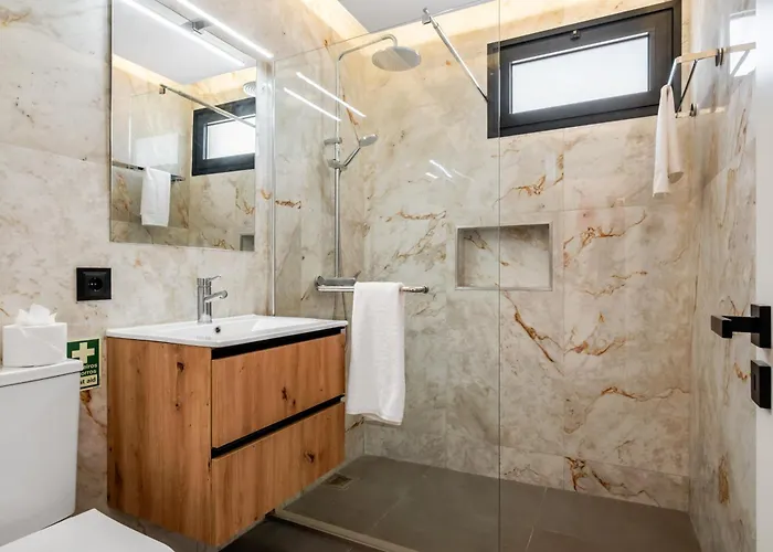 Luxury Seafront Escape I