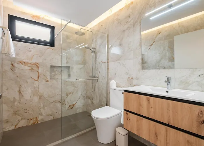 Luxury Seafront Escape I